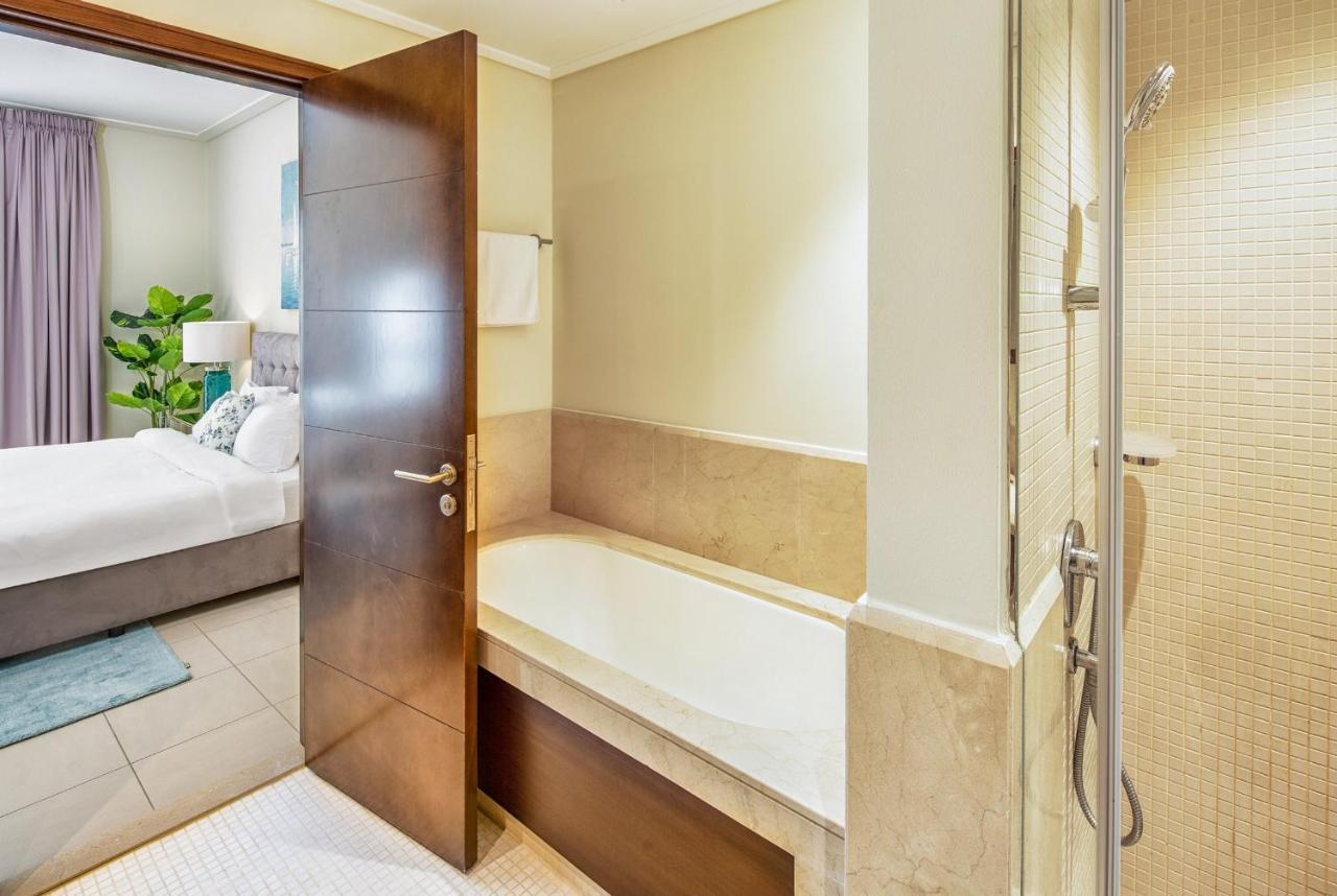 Nasma Luxury Stays - Fantastic Burj Khalifa View From This Fancy Condo Dubai Exterior foto